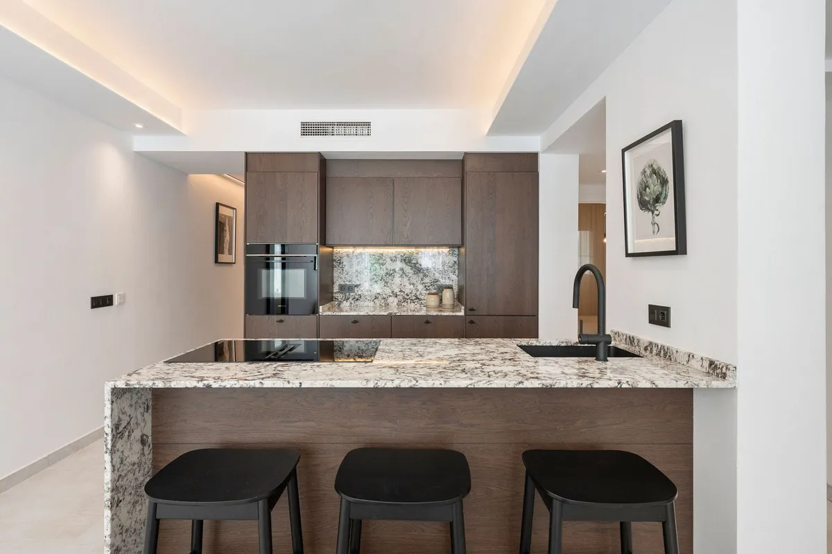 aec2f82d-c539-4880-99d8-3035277409cb