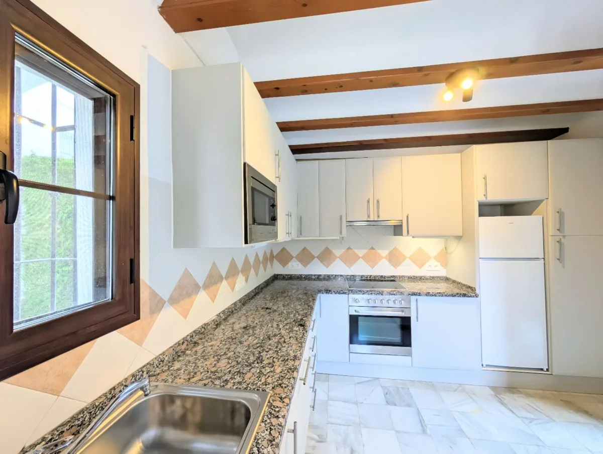 7a565759-b132-4b60-ad61-f8144717e70a