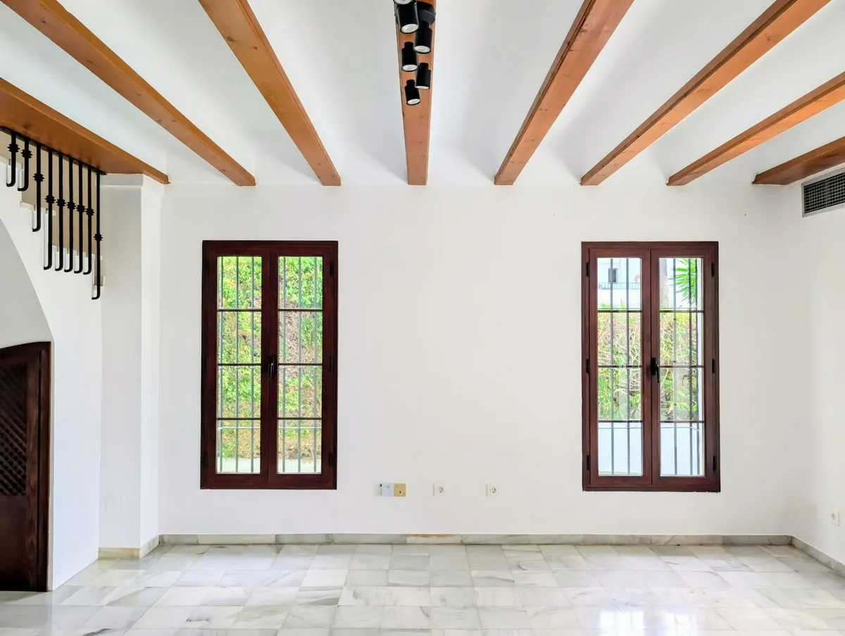 a0f4a569-5837-43c2-bade-fbd2fc901218