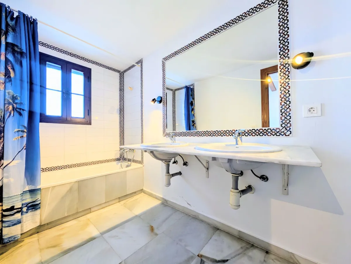 d38c4733-a965-4d12-90c9-2ca60031d09c