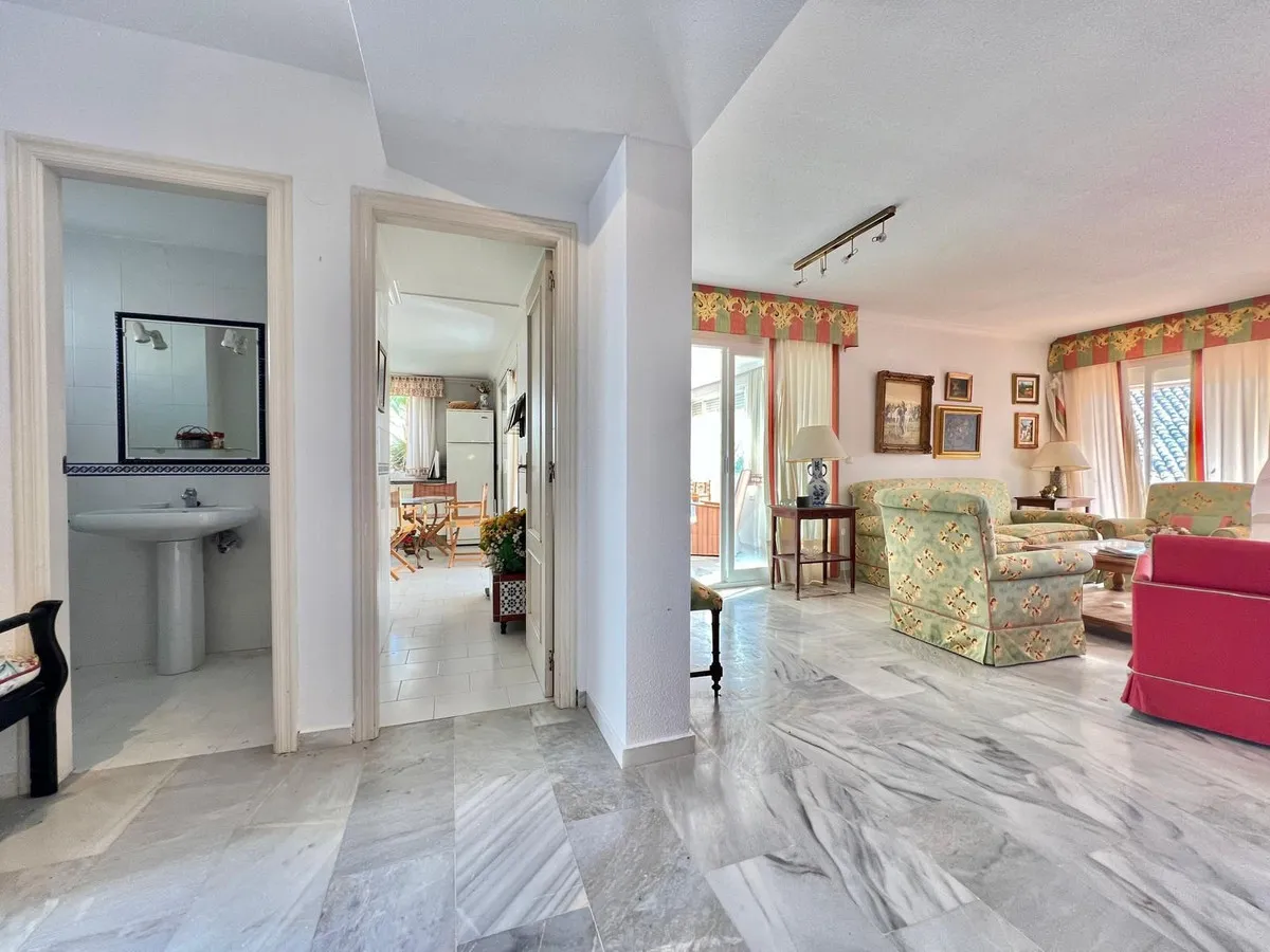 619d0995-356a-4e9c-8b2c-8a62e47d2938