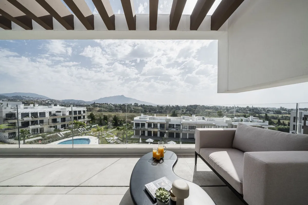 Luxury Penthouse with Panoramic Solarium in Estepona