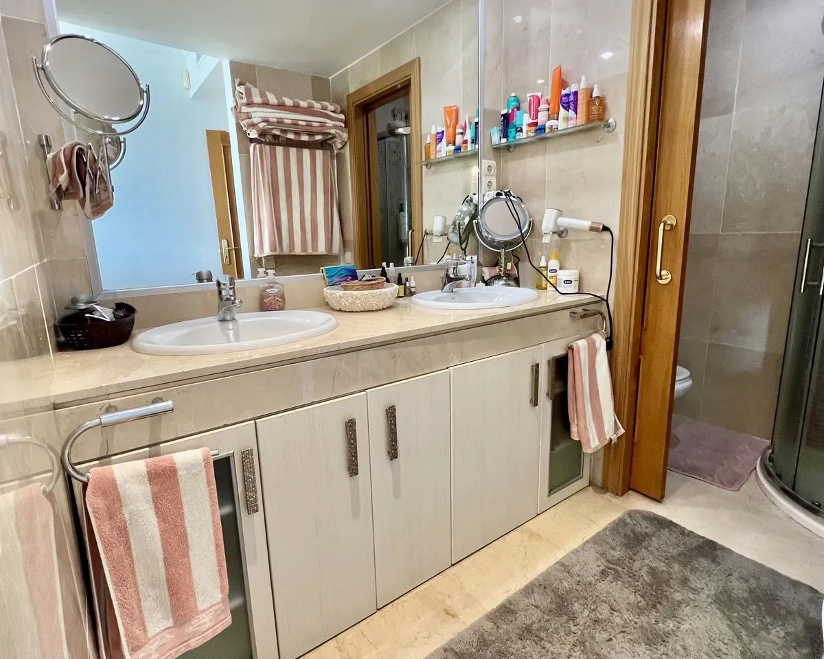 0351e06e-3cd2-46de-8447-000e49f6f830