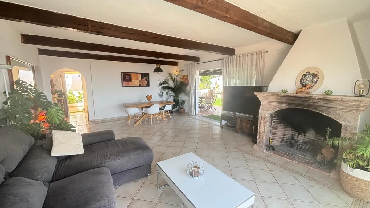 fe0d71b8-3320-4a77-95f1-cf5c911d6a66