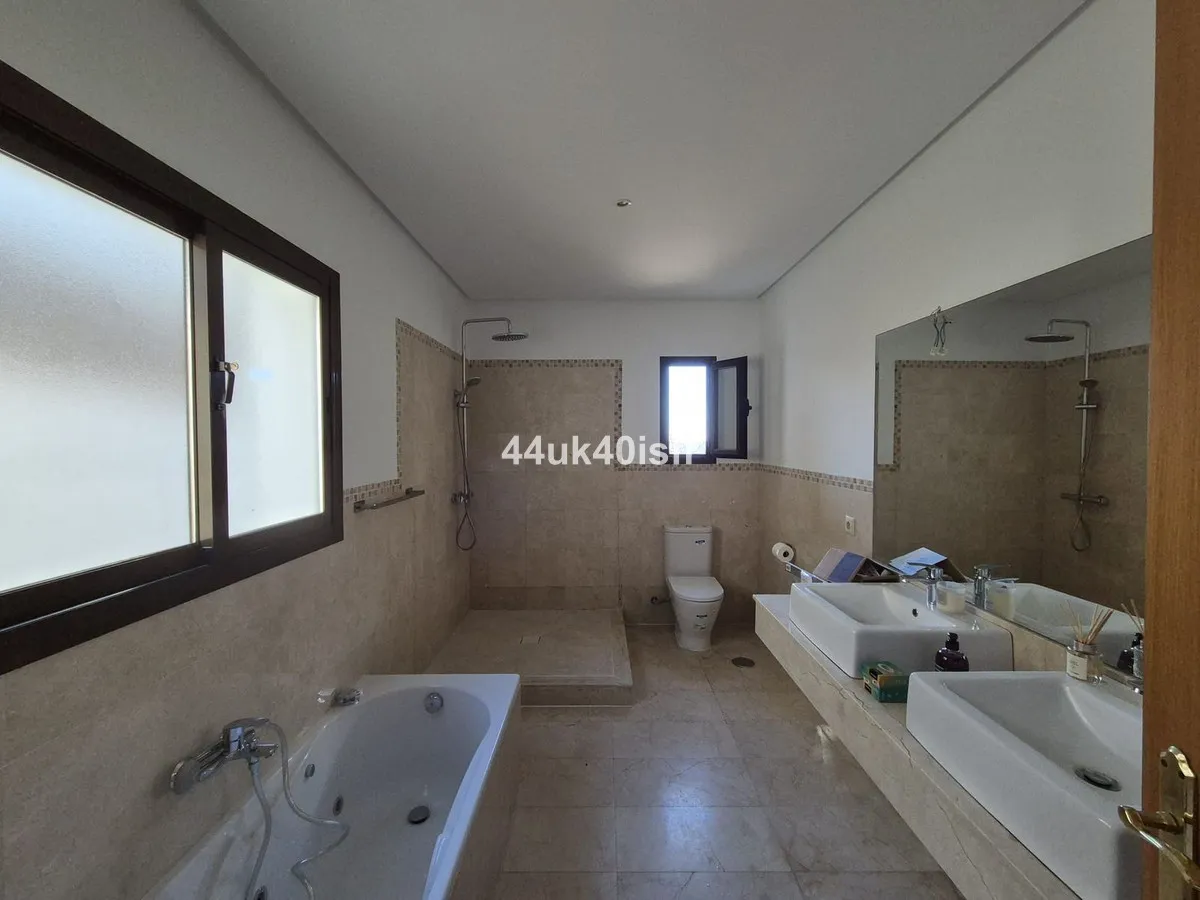 2d5f4309-33e9-4829-aa8e-a96b2b6f68e2