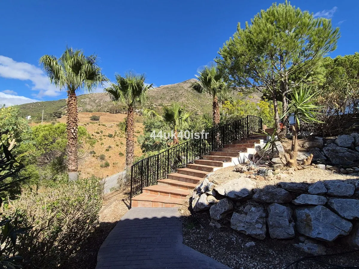 5e94baed-792f-472b-a349-78d10195609f