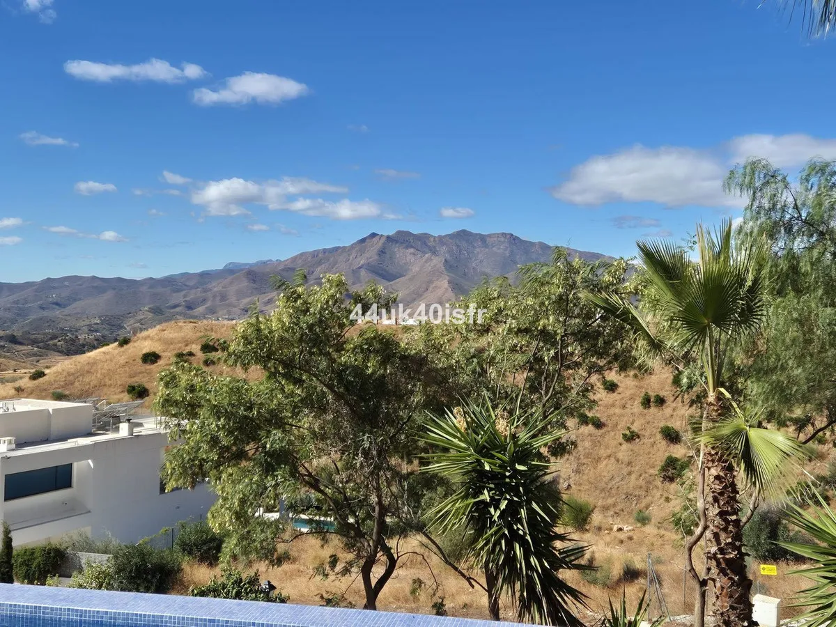 801b83cc-78ef-42e4-8633-969111aad9b1