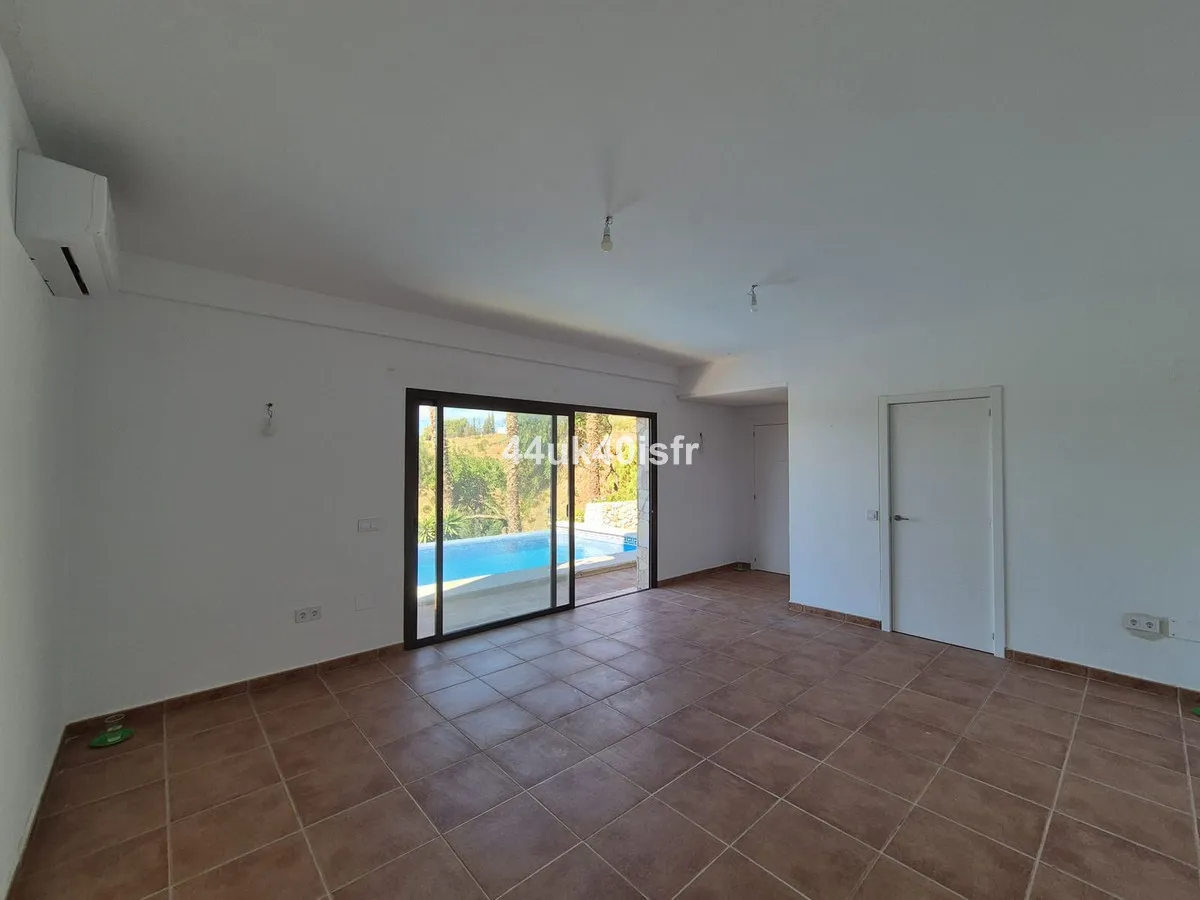 b7f76893-f9ea-4a90-8a23-bd27e5ae5461