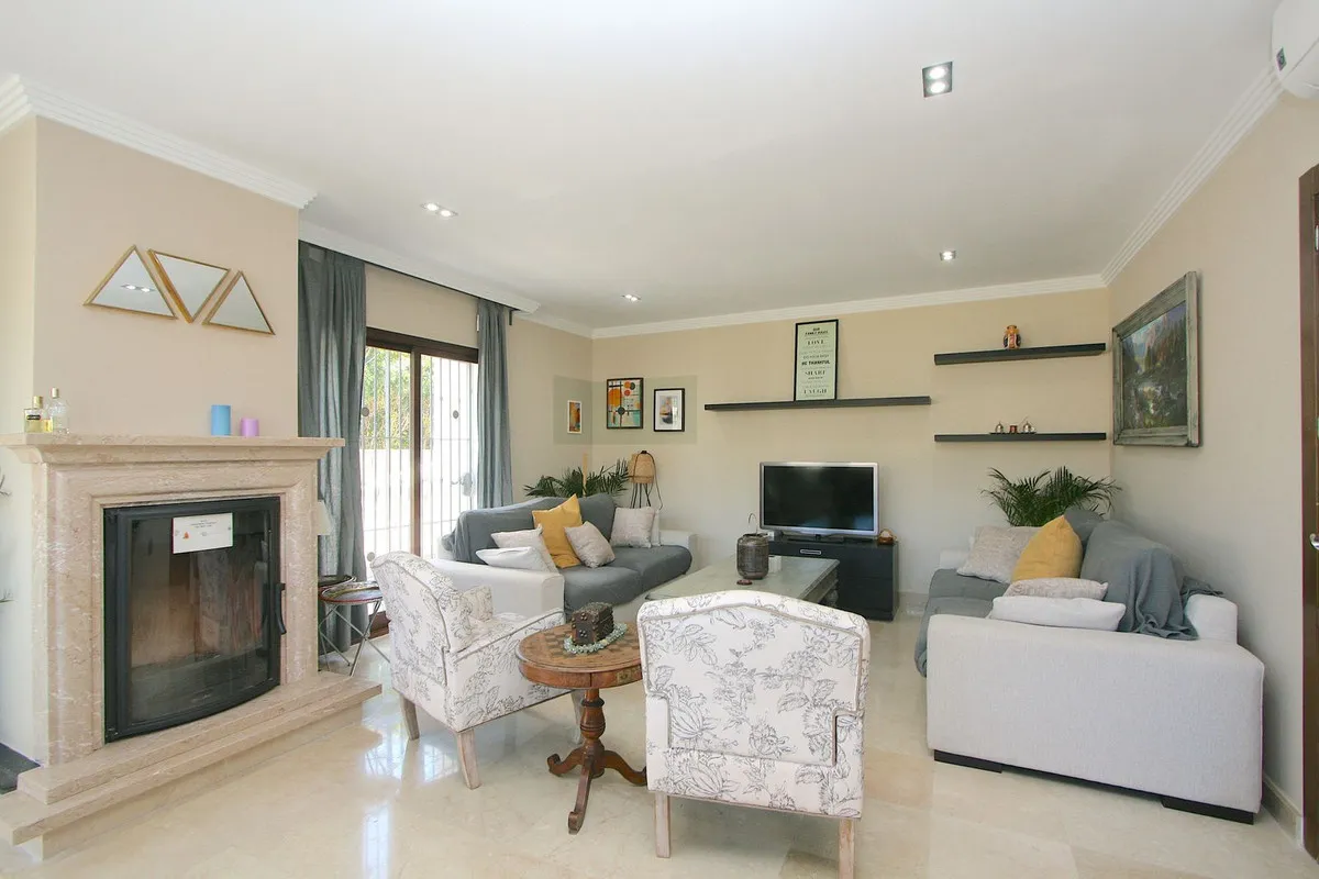 d9cb0748-55e8-4a87-a9b7-4b130658d89e