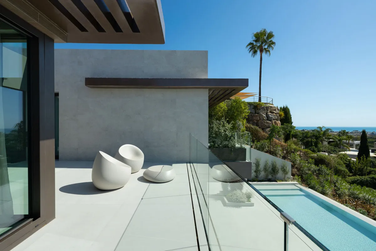 e5675dfd-1faf-428c-aae8-683a7fd71b22