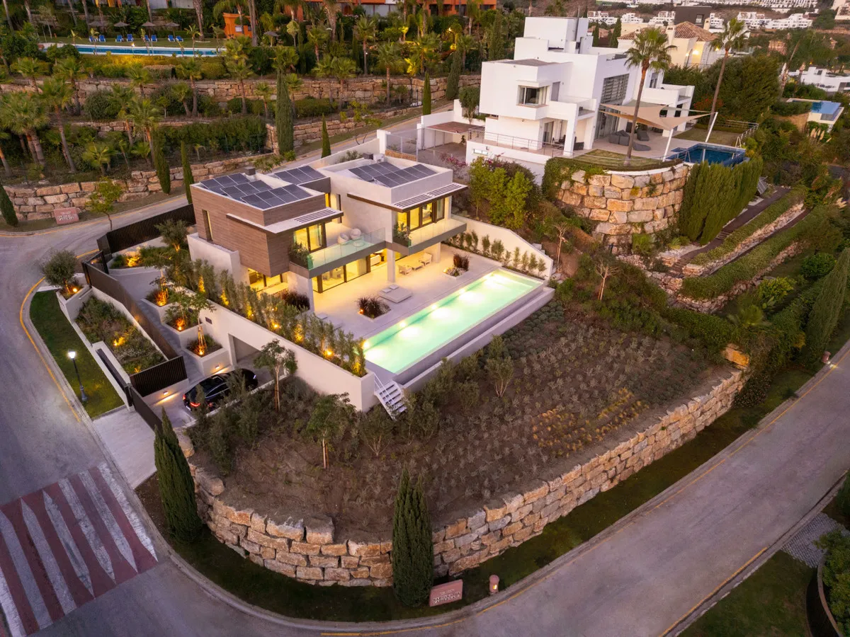 e5b8f507-6d03-4e93-be12-713dde5686fb