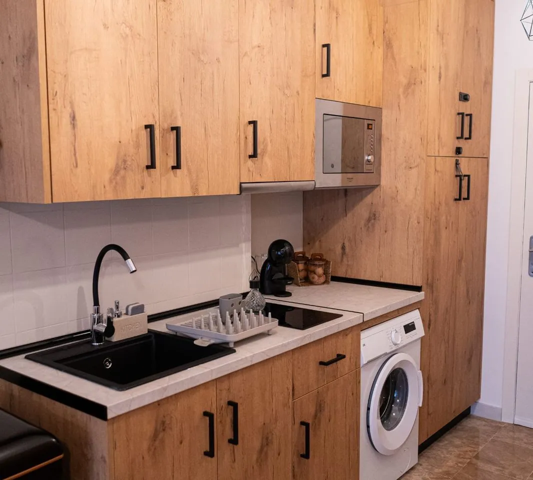 a8086e41-928e-4fbb-a3b8-8c5b79924c08