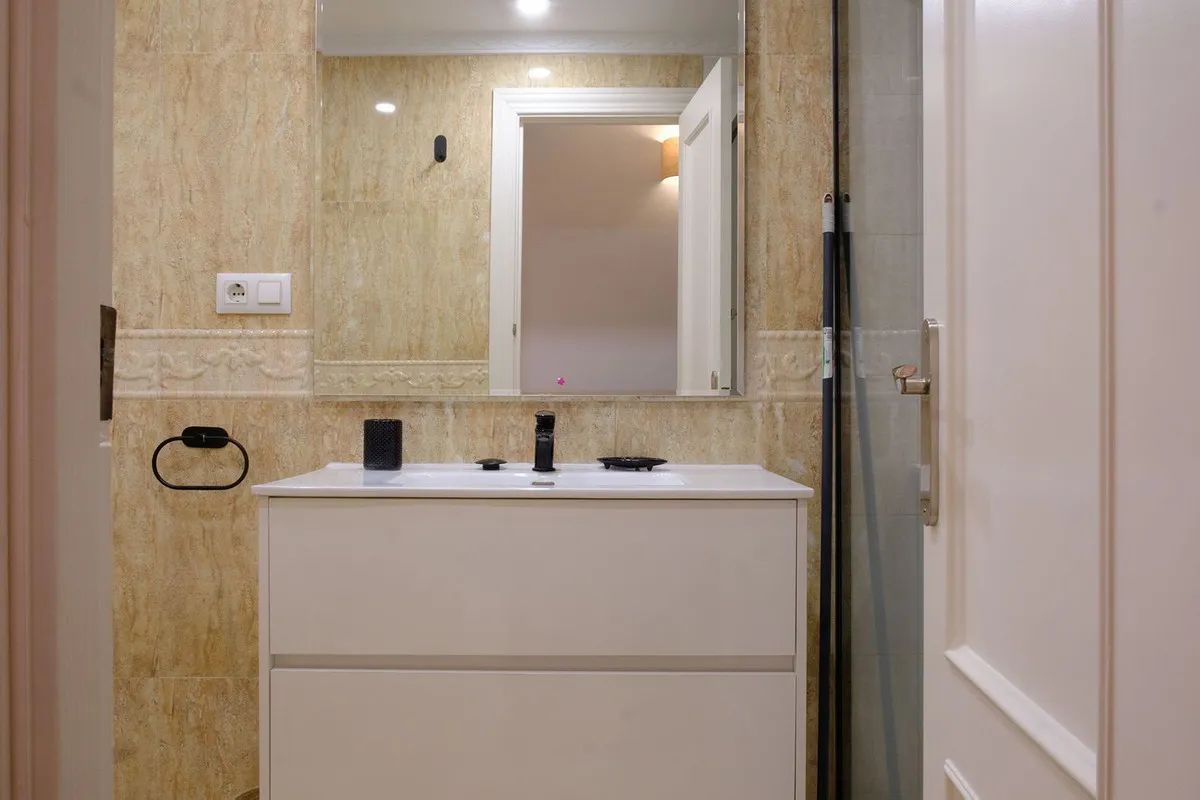 b0f85ee8-b660-411a-ae13-483db8471ef4