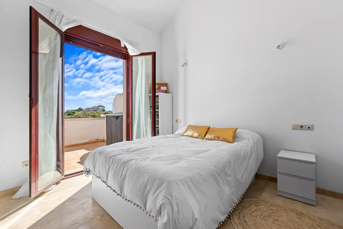 0feda400-2e9d-48d1-894d-0fe50444fcc6