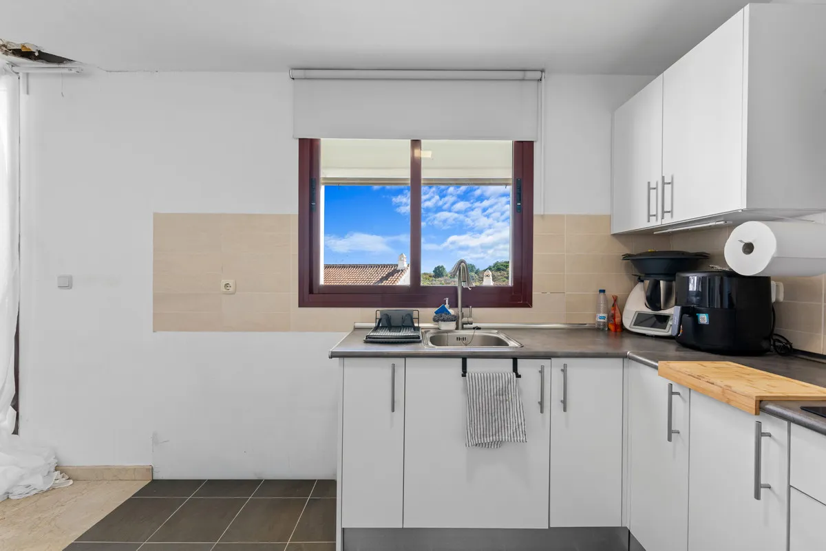 fb9bd876-a54c-425a-aa50-ae7214de4e0f