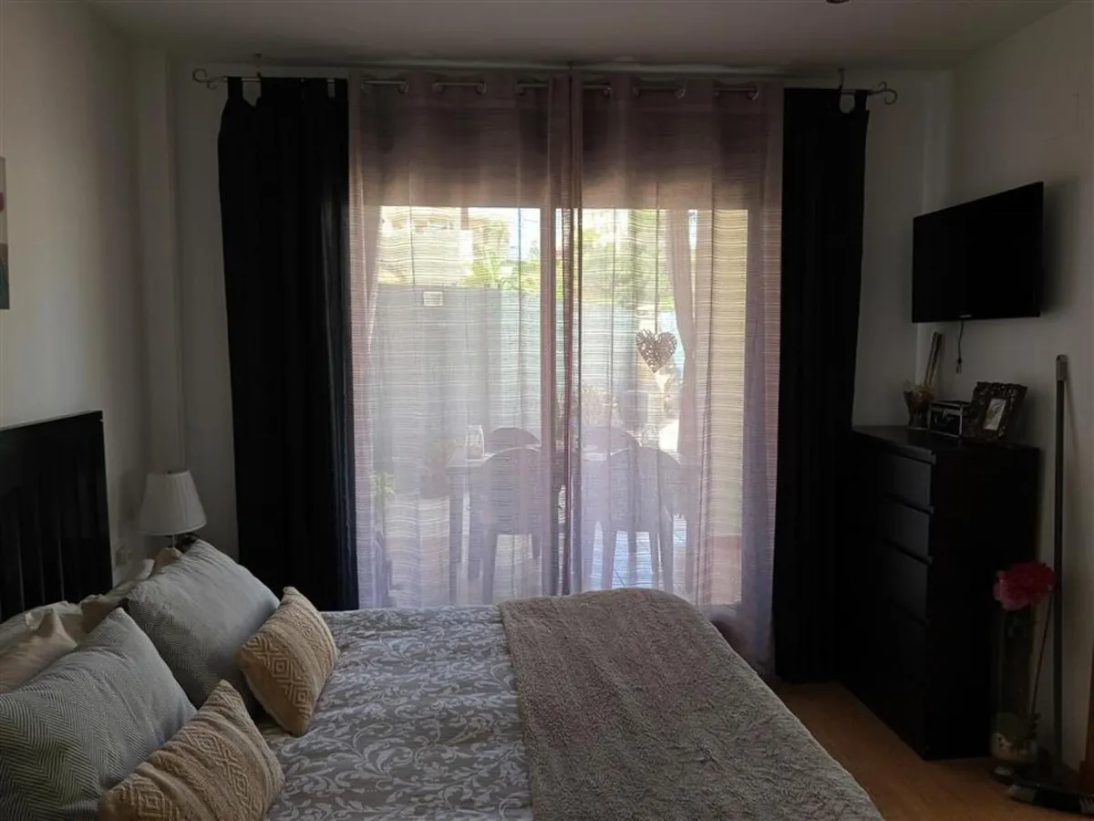 abe4f7dc-1b8e-40dc-9e8a-0828eaf1f47e