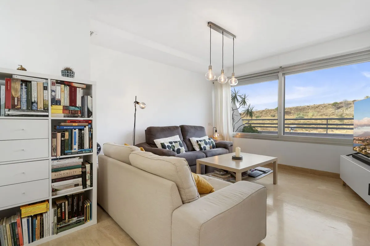 b9849ac7-1078-41d8-8629-284b1f2df316