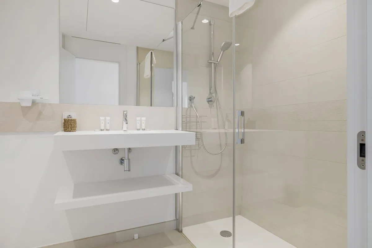 2b93819f-e7b5-40f7-a3f2-a97e00e8acc3