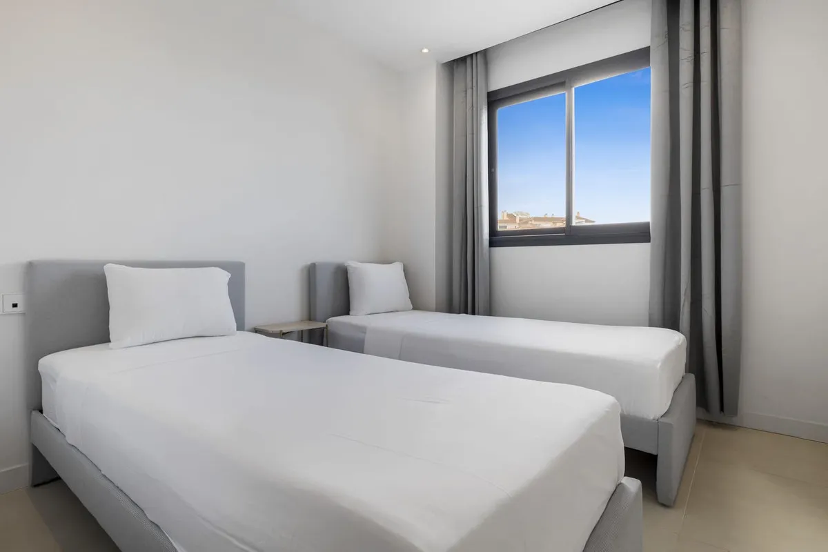 4d54396b-1400-4a09-a35b-8330d94b9be5