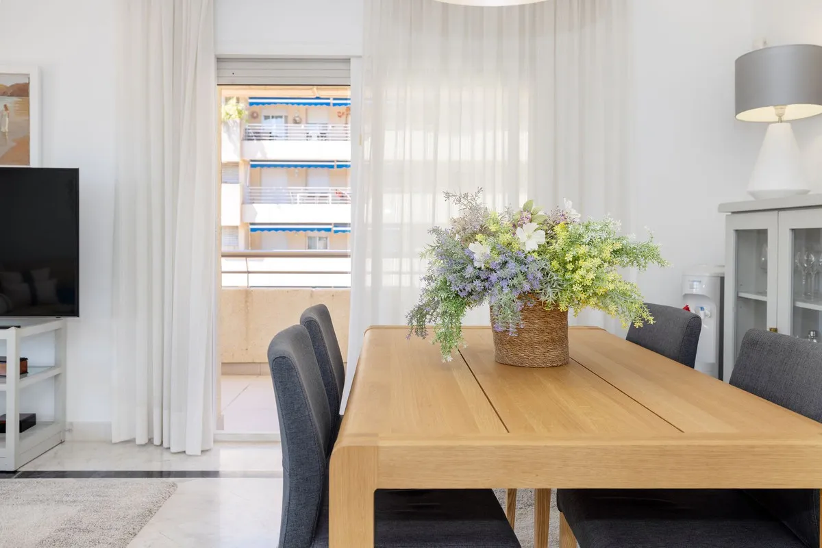 02987bee-8044-4aee-a119-de923a0e2138