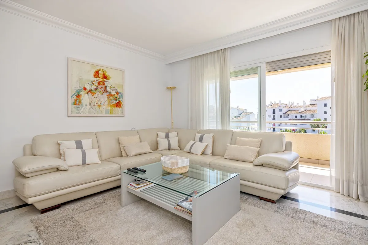 7b33fbd2-5cef-4486-b35e-483707140700