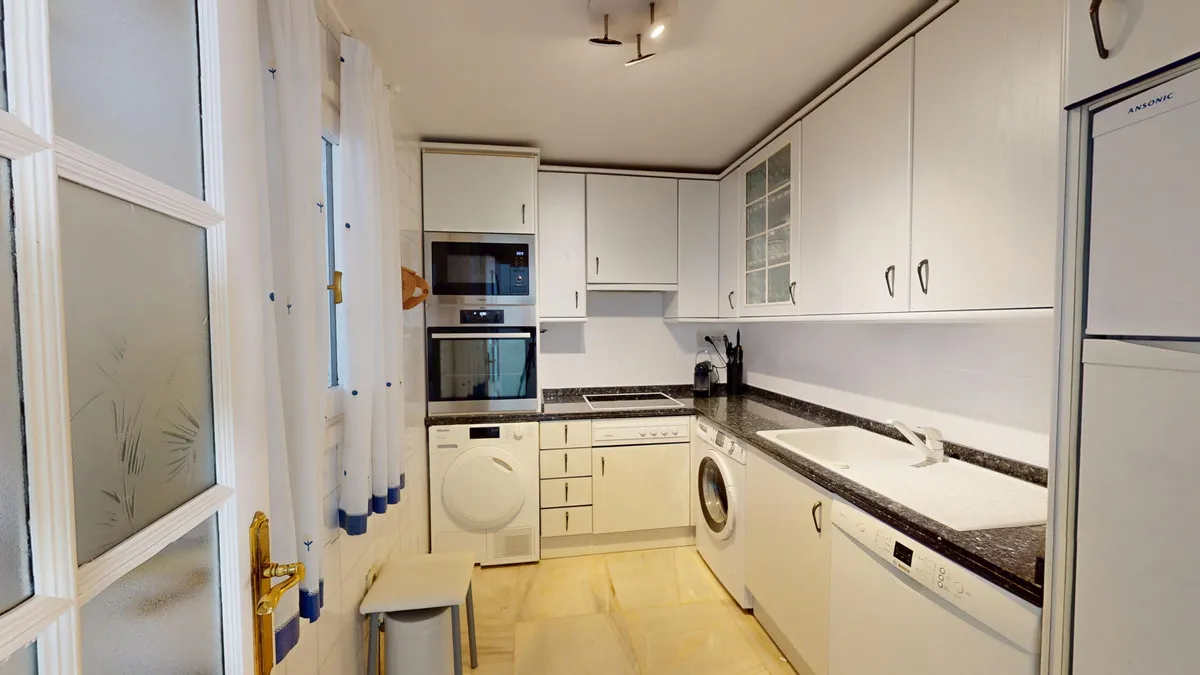 894682f7-314b-4815-aa43-1d5890b626a5