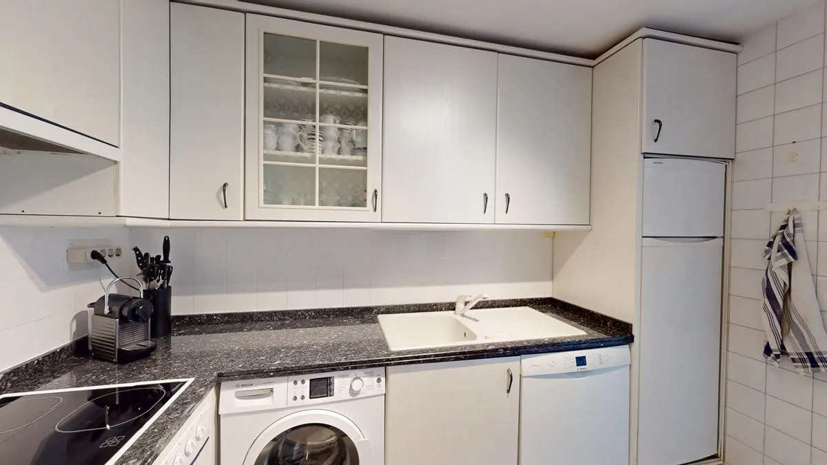 e26387b6-514b-44b8-a8dd-b6bf47a3e061