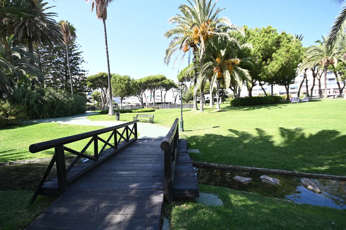 ef9f9415-2725-49d3-8a47-bec32982bb54