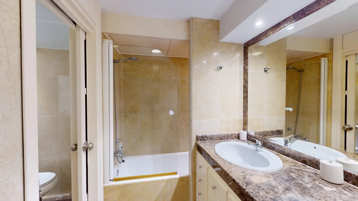 fb8b7102-91be-4188-bfa9-63bc1194c48e