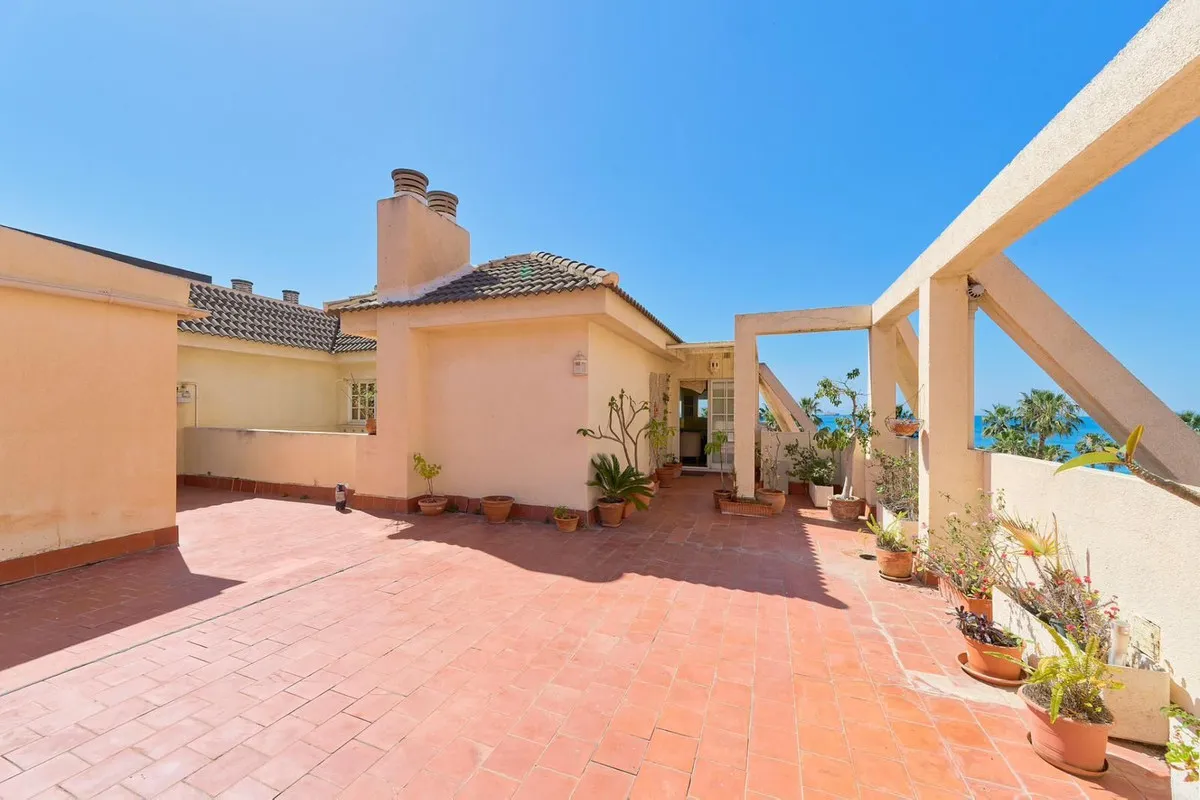 7932c008-3f48-4fa1-babe-e1563cdd41f1