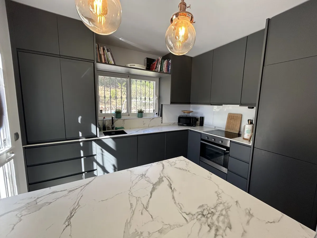 20761584-00e4-4c8c-a8aa-fb930d7f615e