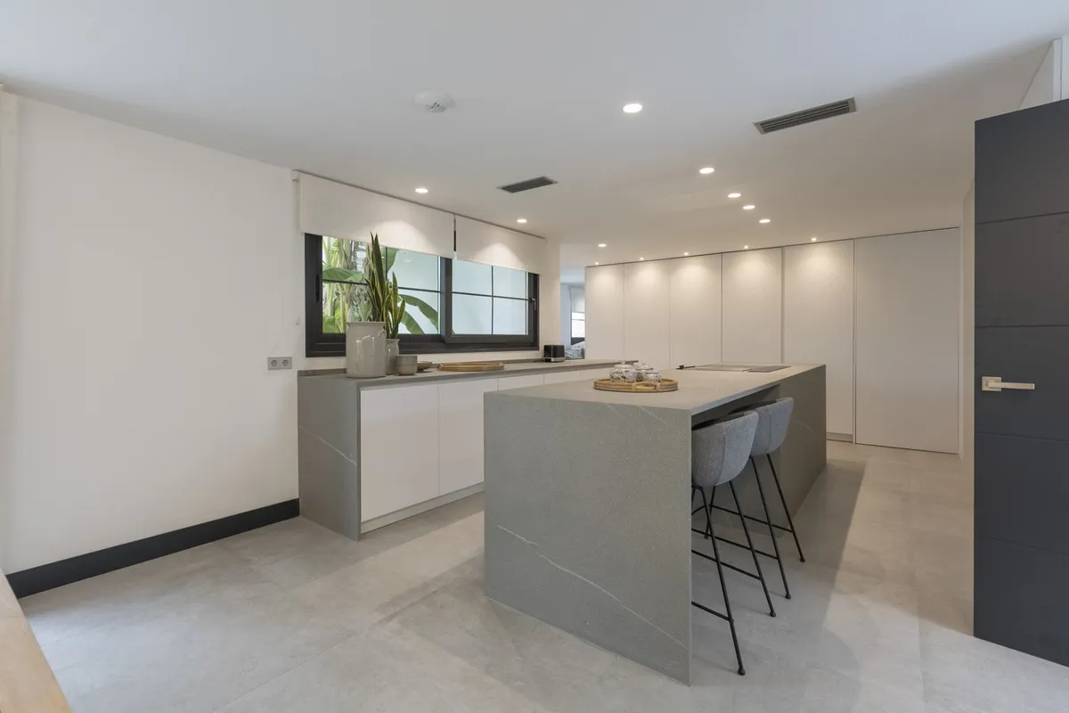 3b92c5f7-7dae-4ffd-b9ad-ce25a3fdf4e8