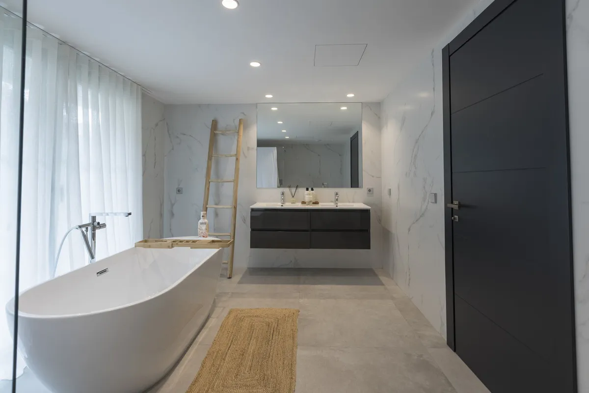 8beb671b-e569-43f4-b634-a55d33f9951a