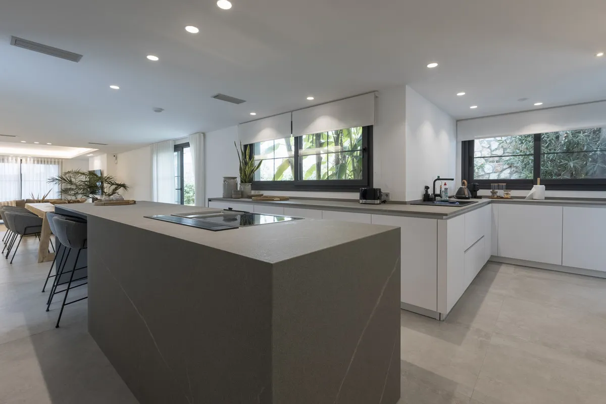 e34a3b47-ee02-44bd-9e7e-b98163b0b55f