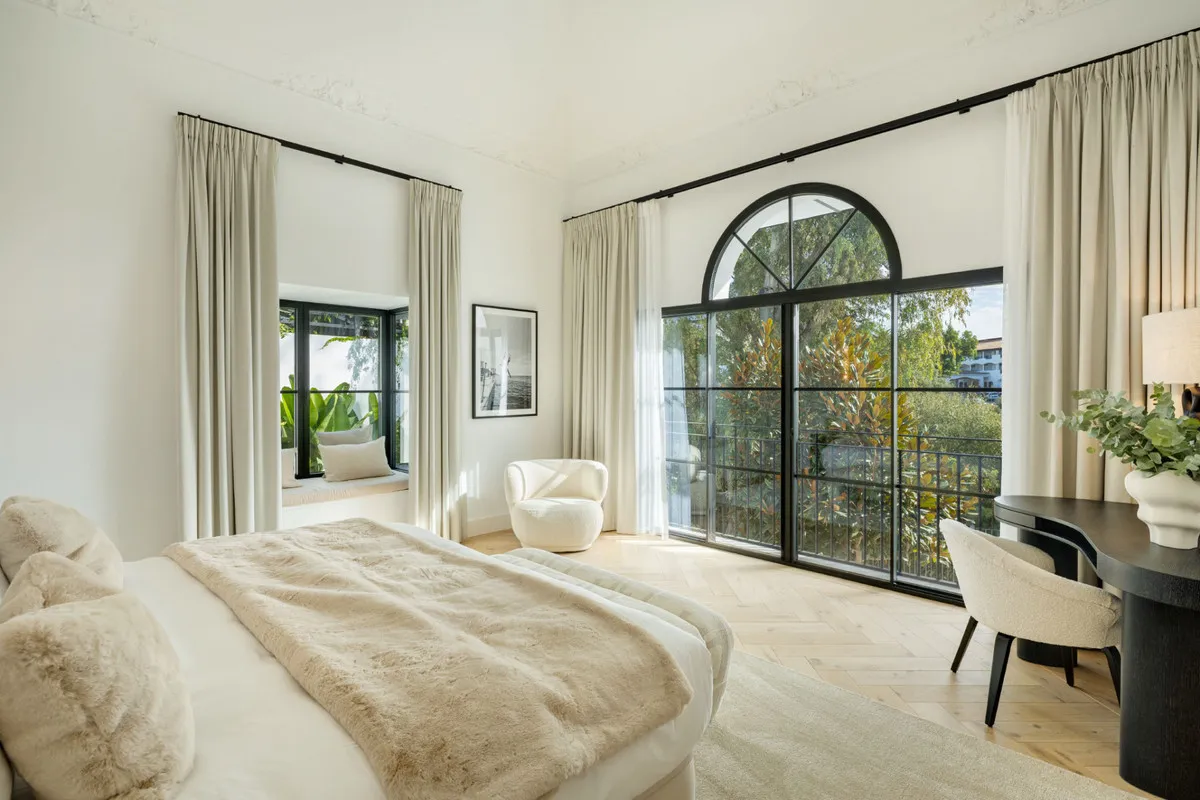 b3227eb5-ab78-4e80-b3ed-9630ee7c1dd4