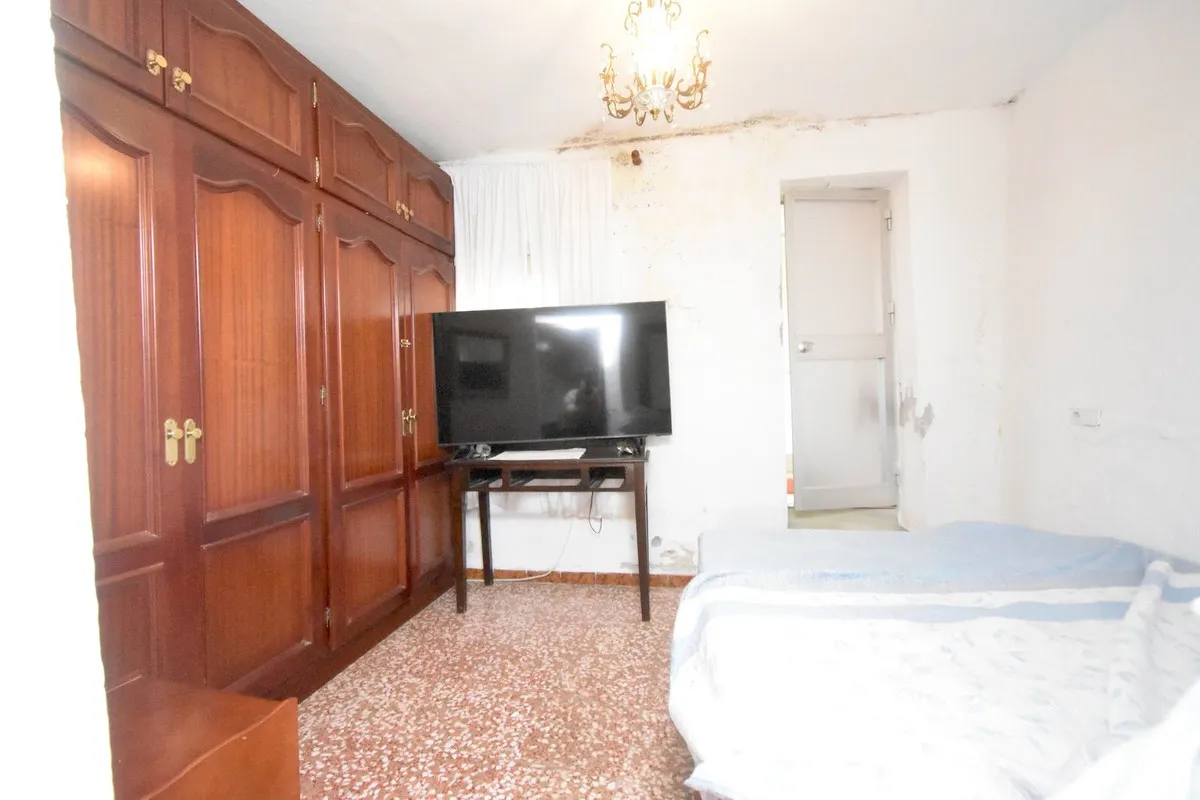 b1325183-d84a-46ff-9777-5a1913a78b42