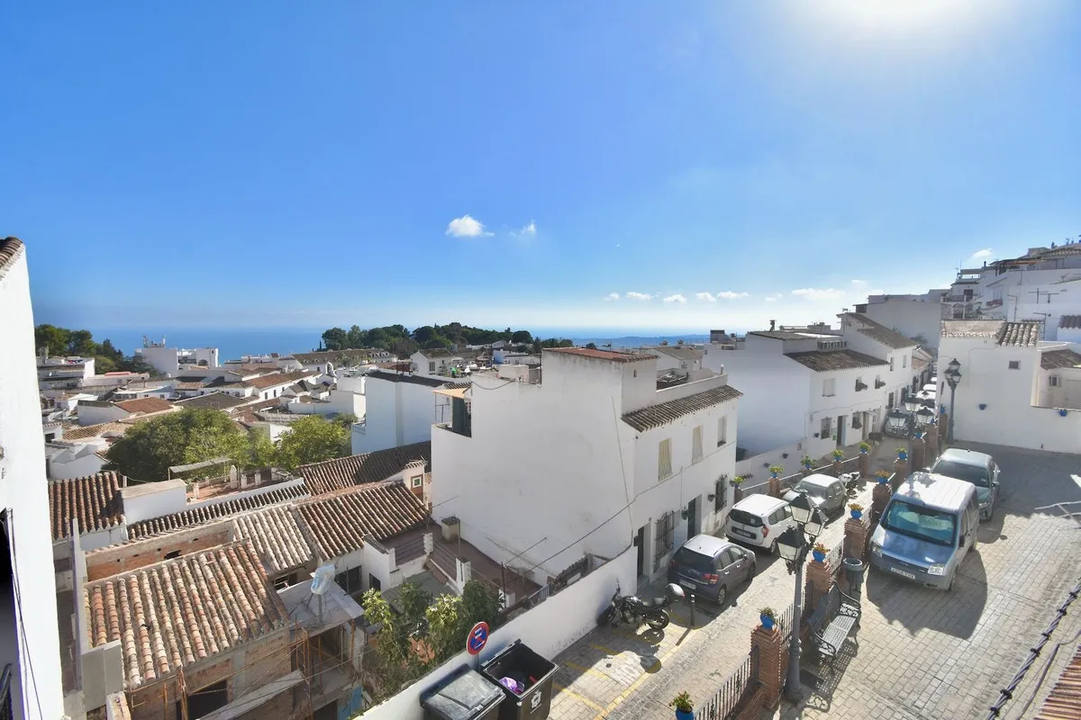 f6b4d923-44c1-4e4e-b817-9dfd1fc9ed8f