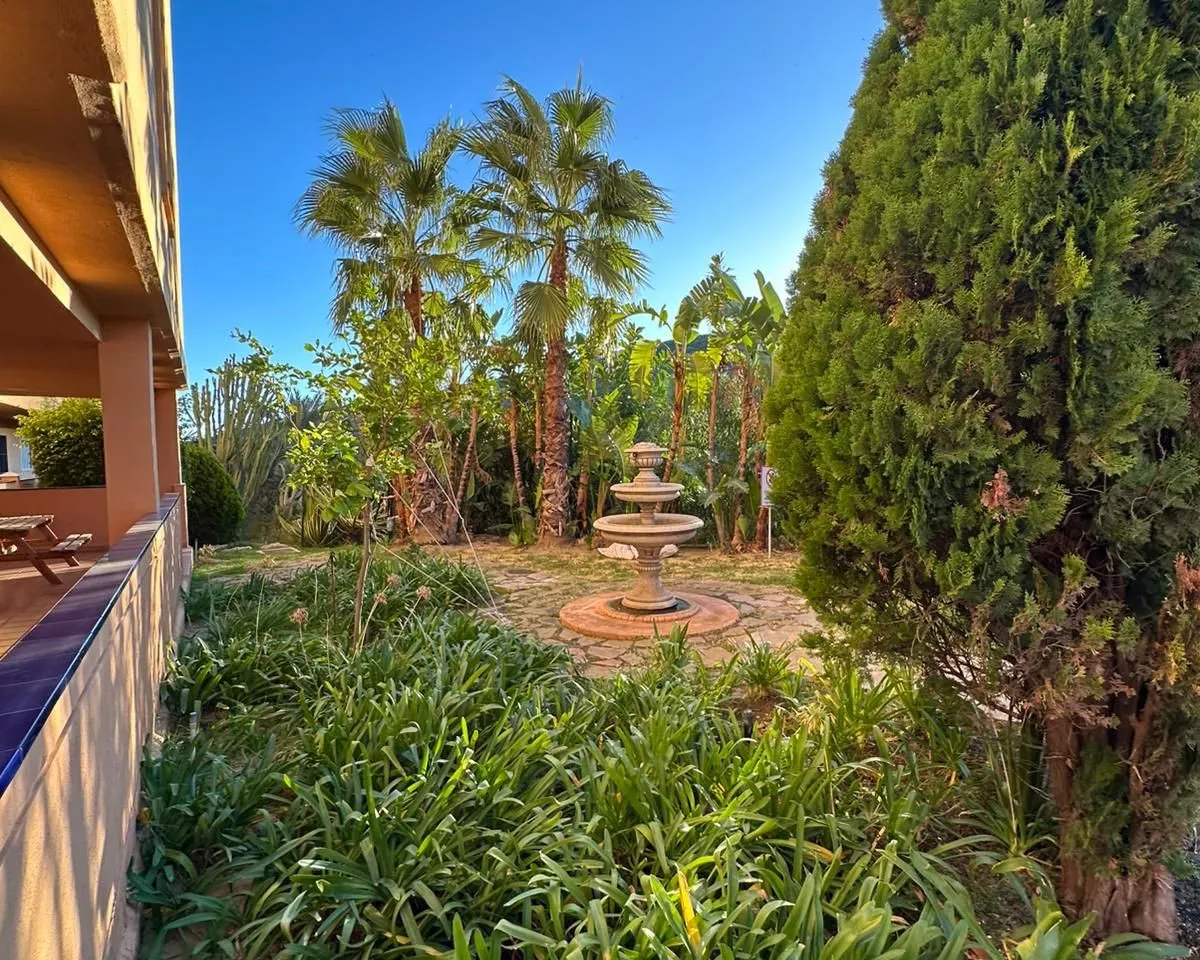 f4a2ff73-1daf-40cb-b6d6-c735cfe12399