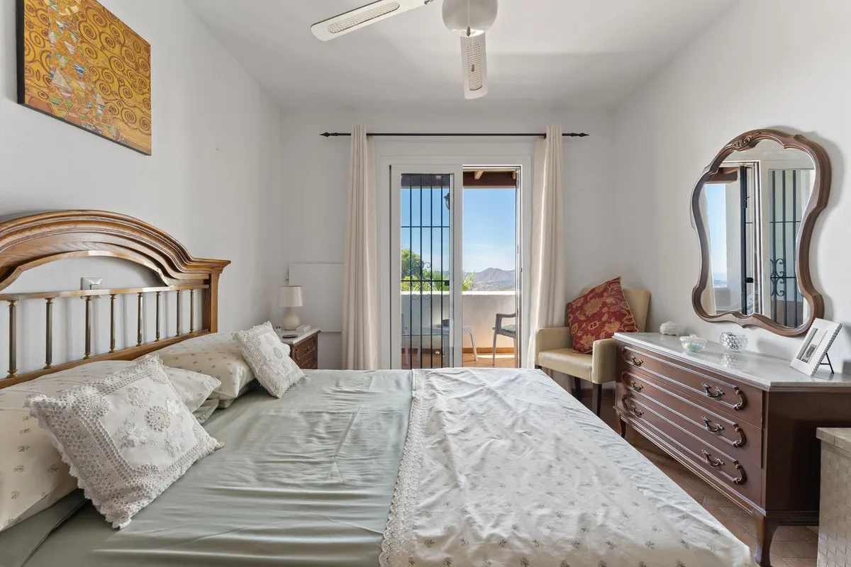 33ed63a3-910e-43ac-af2a-78b4214df853