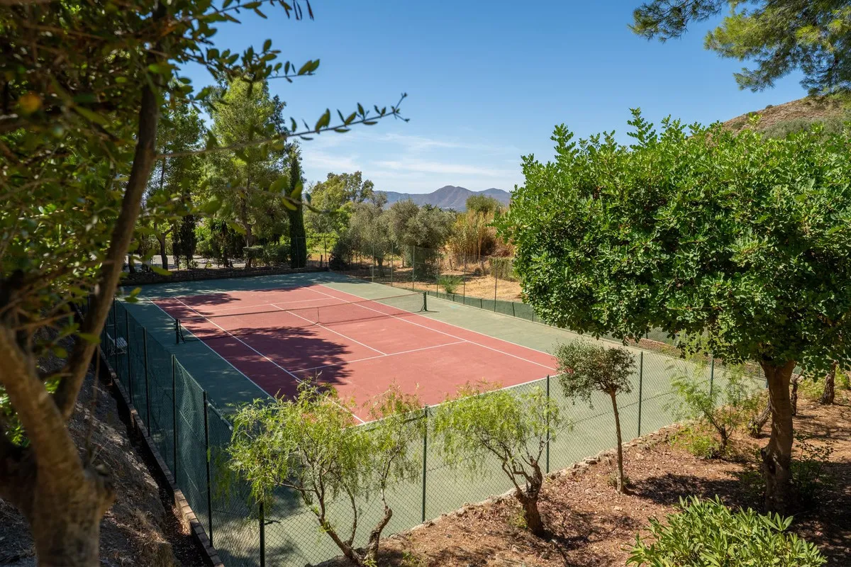 f1b9f75a-3823-4939-8976-d5912a93fd4c