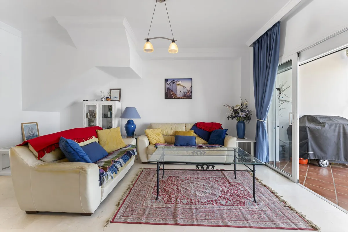 1aed1fff-1e42-4a34-94d4-ae42677bee7b