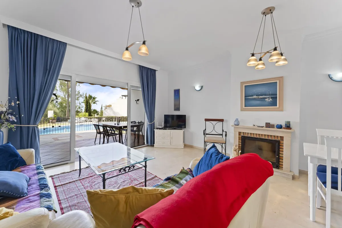 8e3502de-4db2-479a-b73a-9e242d604b0a