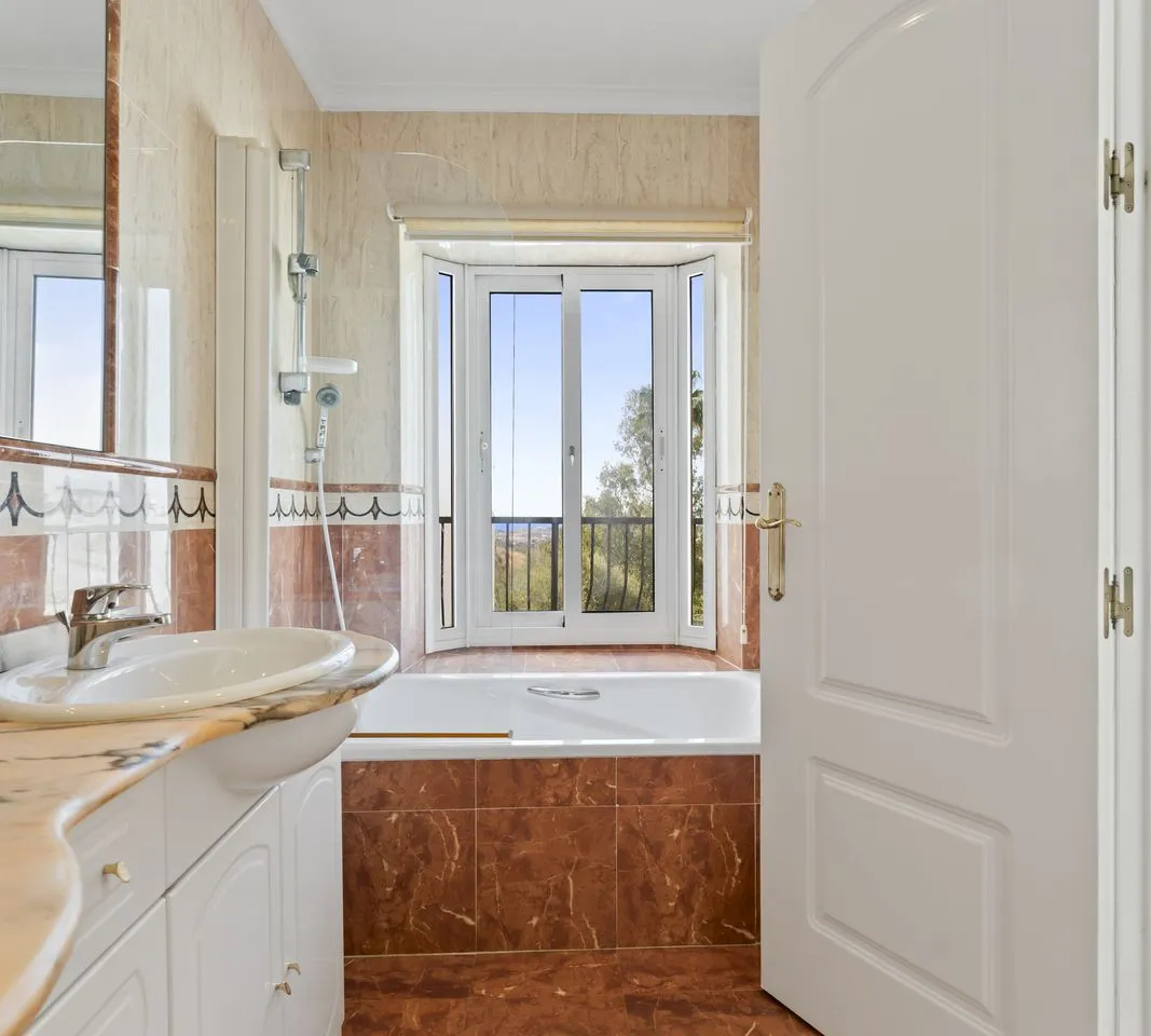 c60caf69-b64b-44a2-853e-fbf38a5a5c69