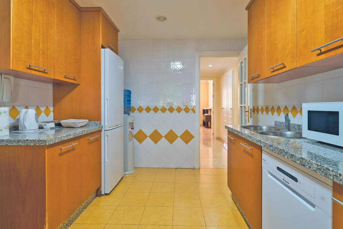 0f4e9e4d-c6e3-4b48-9597-a2ff9e7335fe