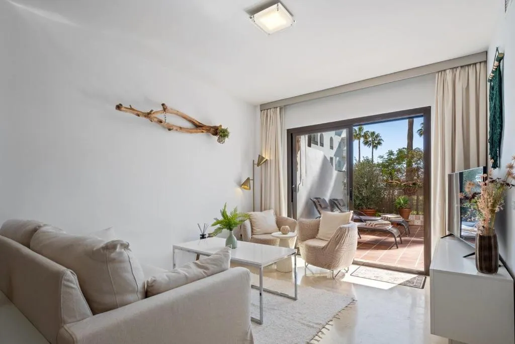 2f1e9ef8-c4a7-450d-8862-77f03b1090dd