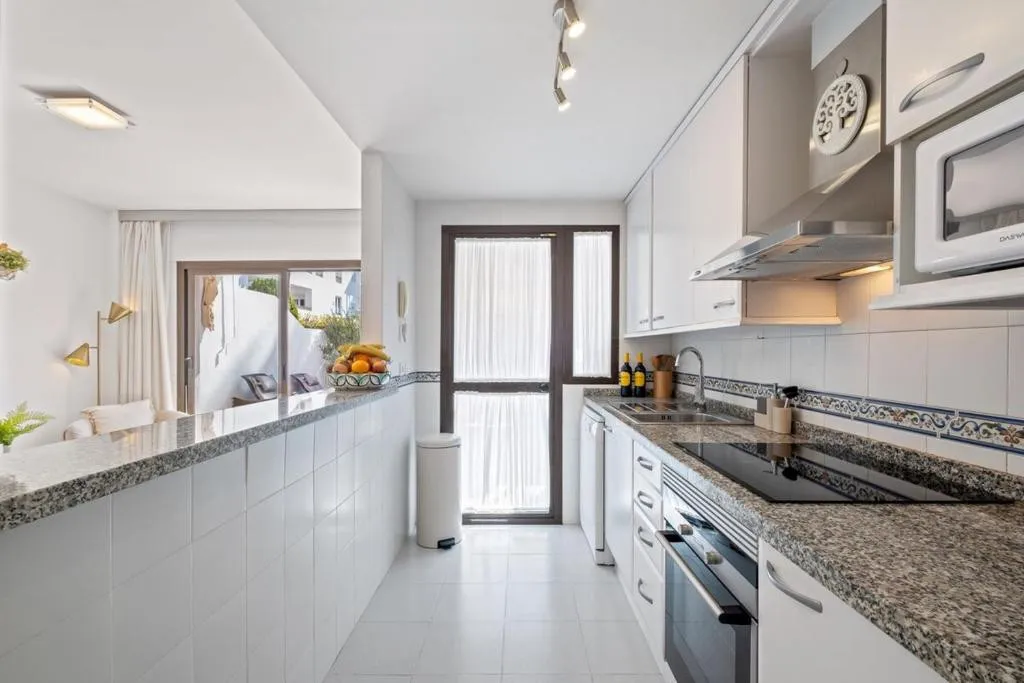 c050e6a2-5c5b-4e71-ada2-d13c52331b8d