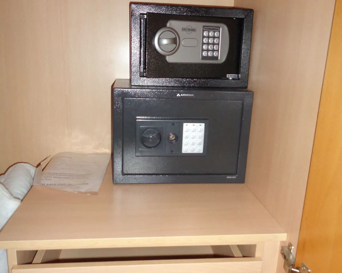 dba23425-caa2-4c55-9e35-6e41618f6e56