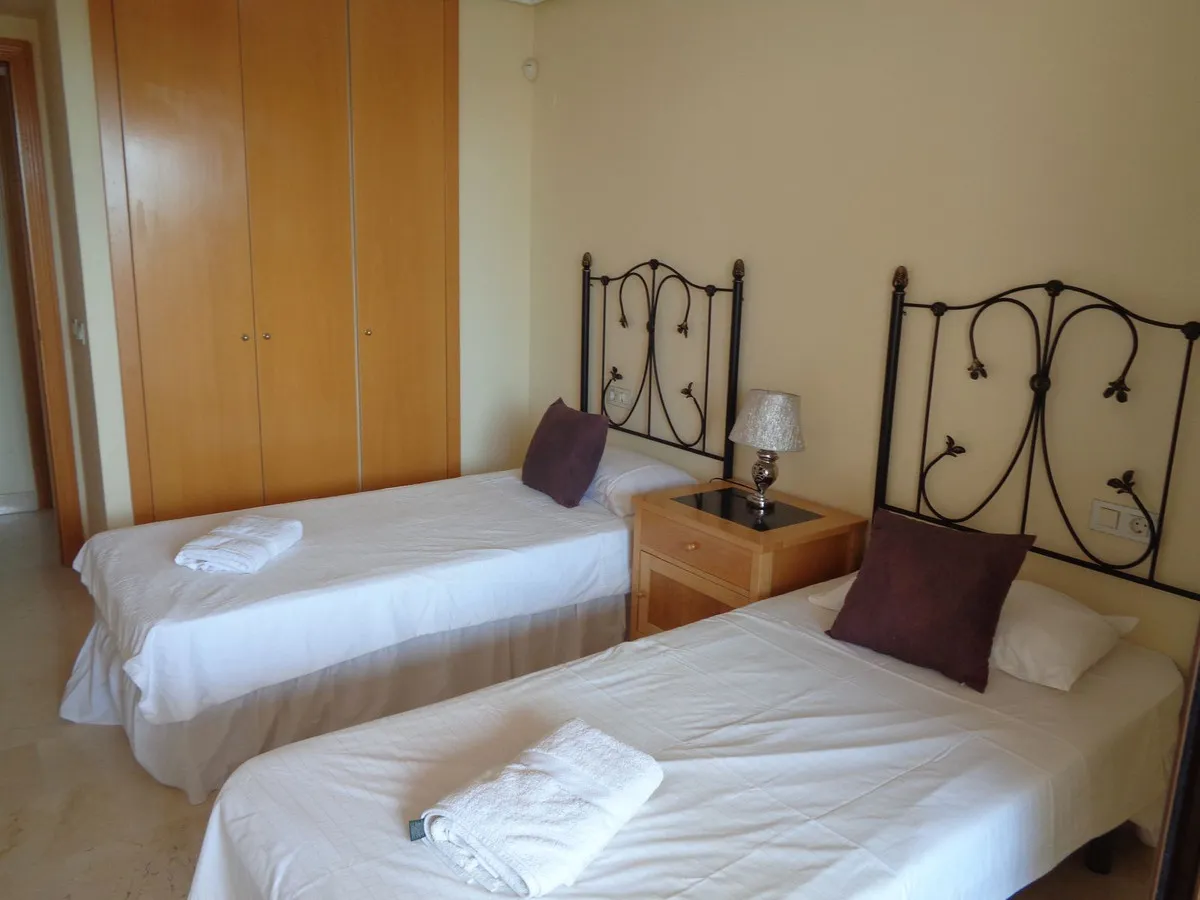 e5fb8d9e-d922-4365-b5f1-ff2c1b94fb3c