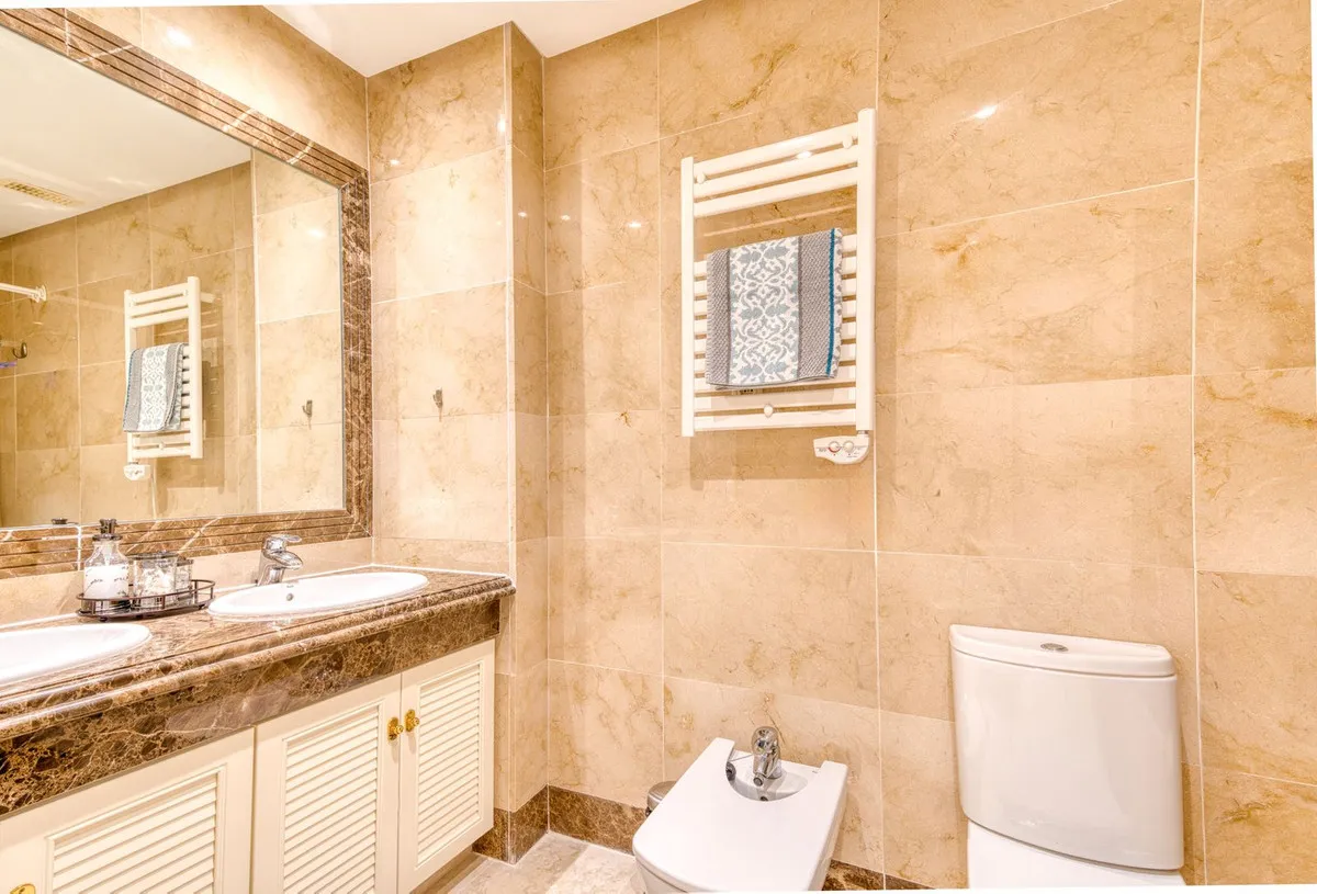 f6014ffe-48a3-40c1-8cab-2eab94dab08d