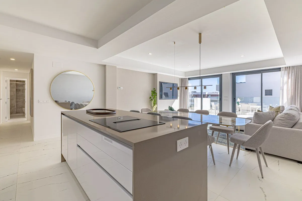 93dc9133-9f97-467b-b399-073d658e8370